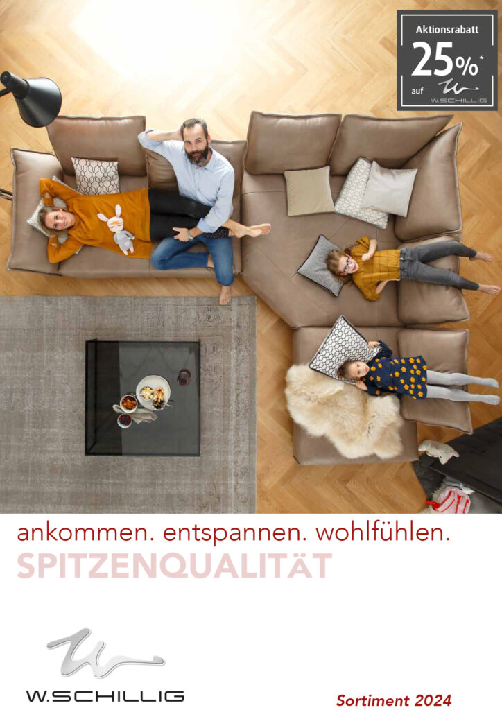 Gemütliches Familienleben auf komfortablem Sofa.