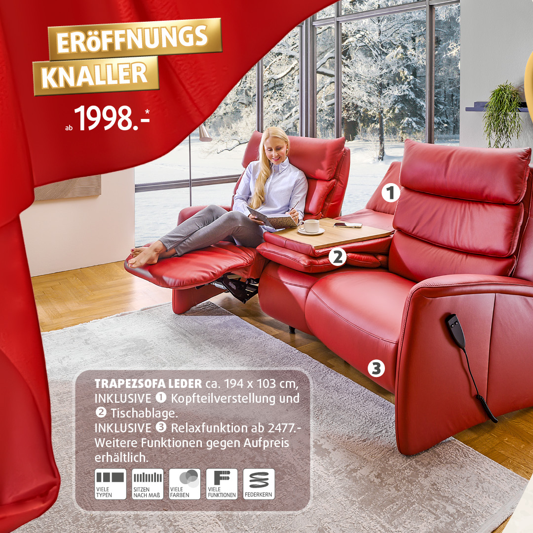 Rotes Leder-Trapezsofa mit Relaxfunktion, Kopfteilverstellung und Tischablage – Polstermöbel Fischer Eröffnungsknaller ab 1.998 €