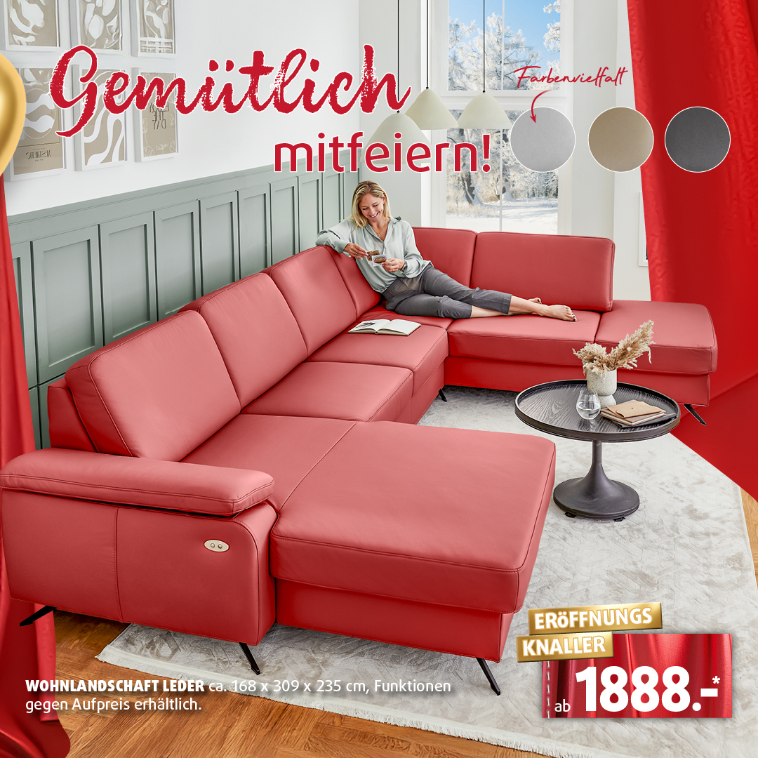 Rote Wohnlandschaft aus Leder mit Relaxfunktion, Frau entspannt auf dem Sofa, Eröffnungsknaller-Angebot in Wohnszene